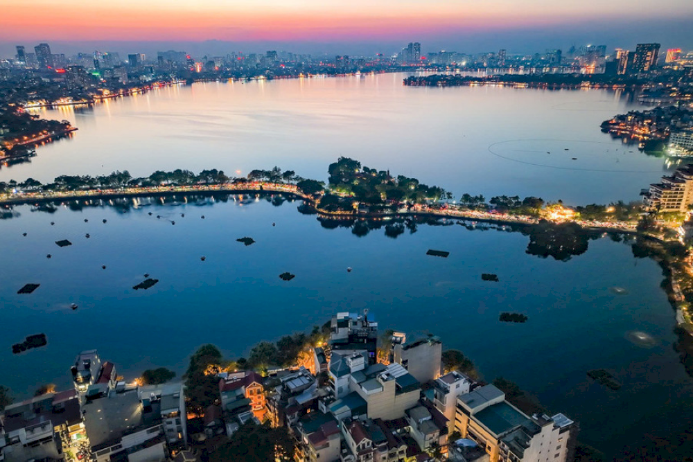 Thanh Nien Road is a favorite spot for photographers